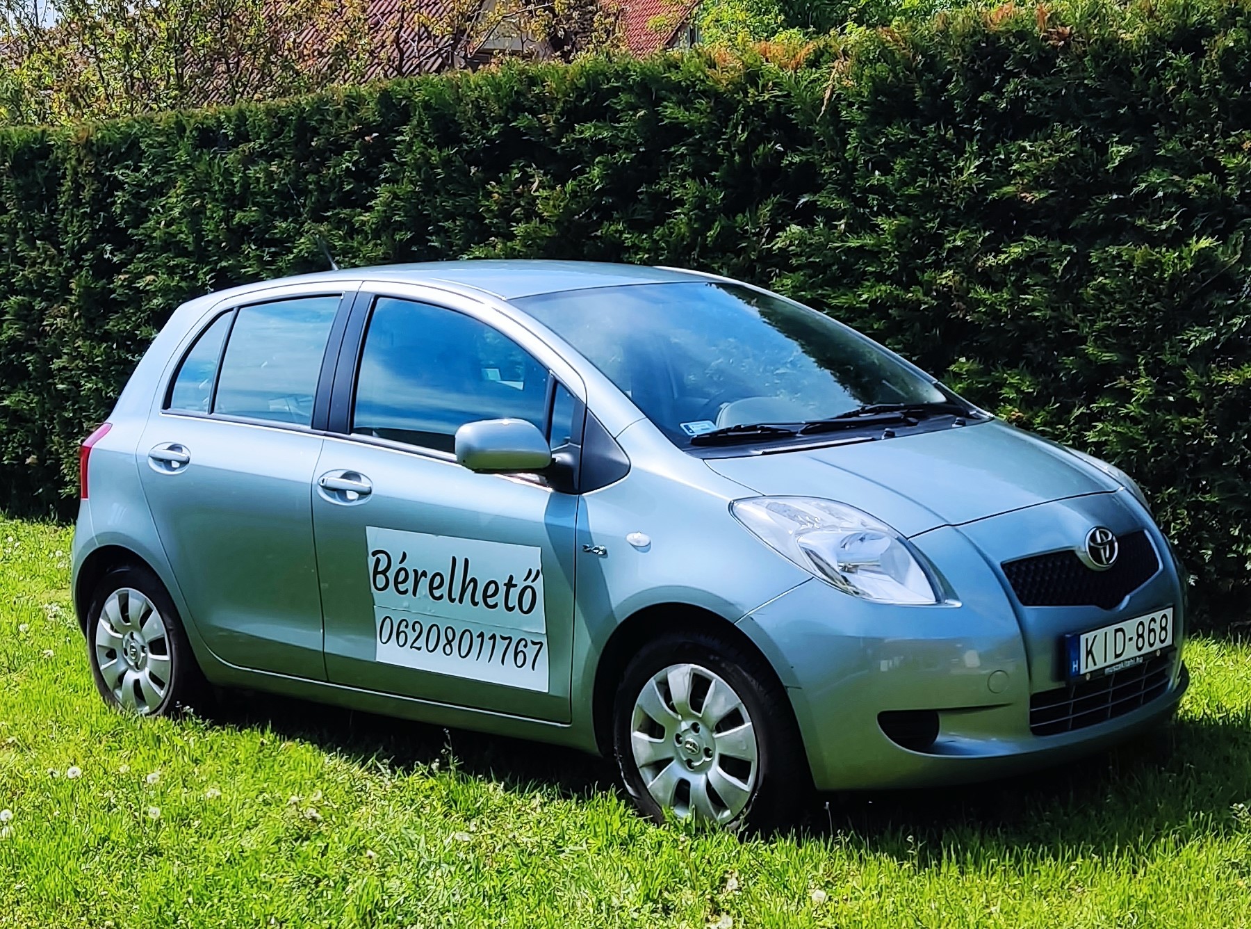 tahi autokölcsönző toyota yaris.